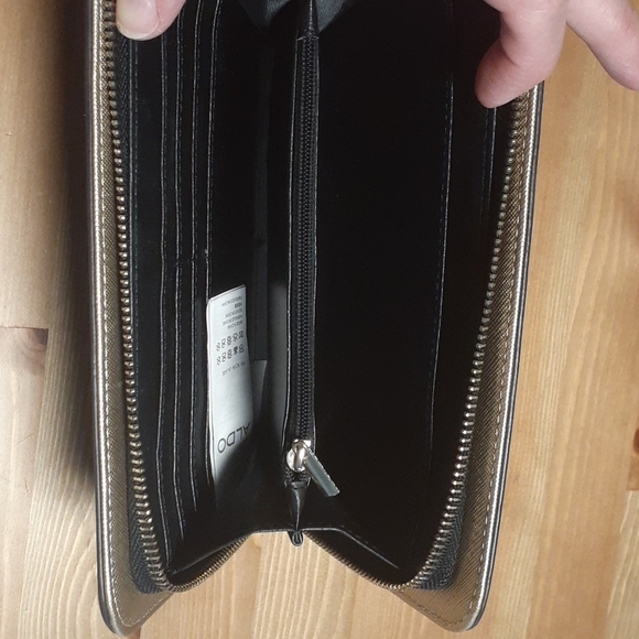 Wallet - Picture 2 of 4